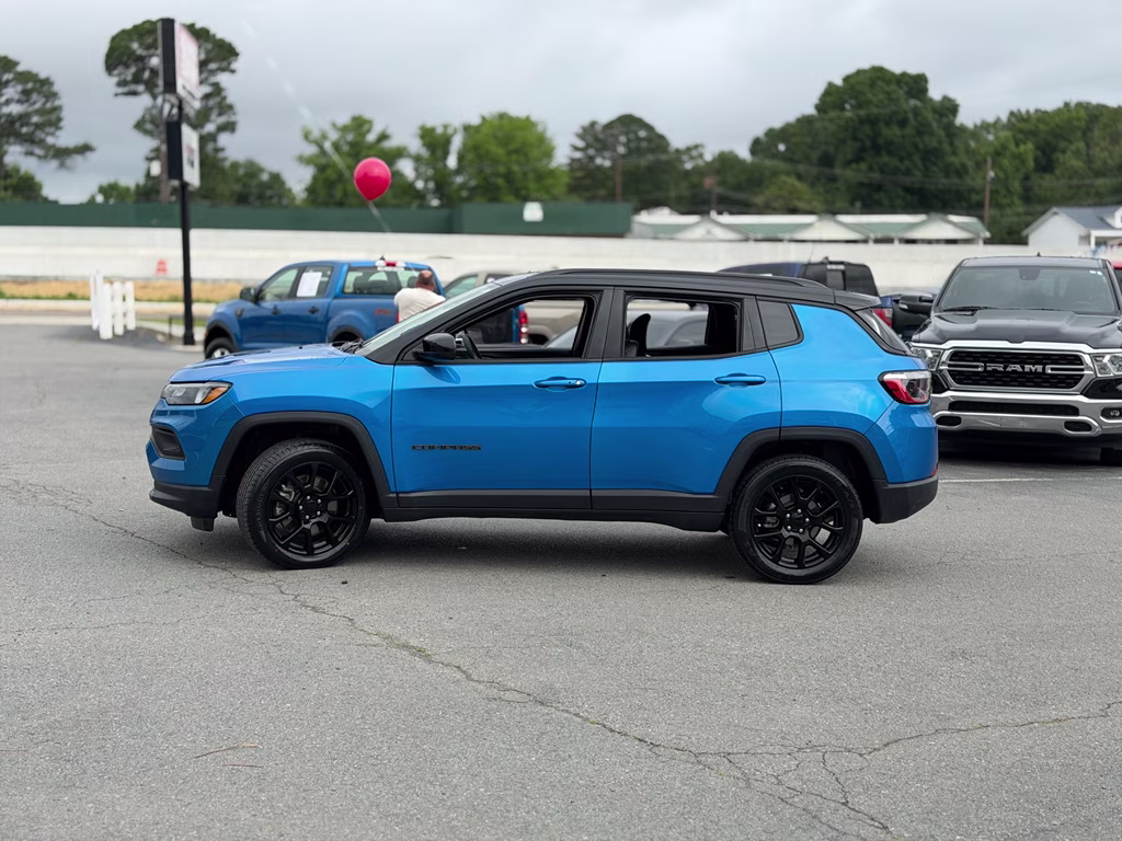 2024 Hydro Blue Pearlcoat Jeep Compass Latitude 4X4 SUV
