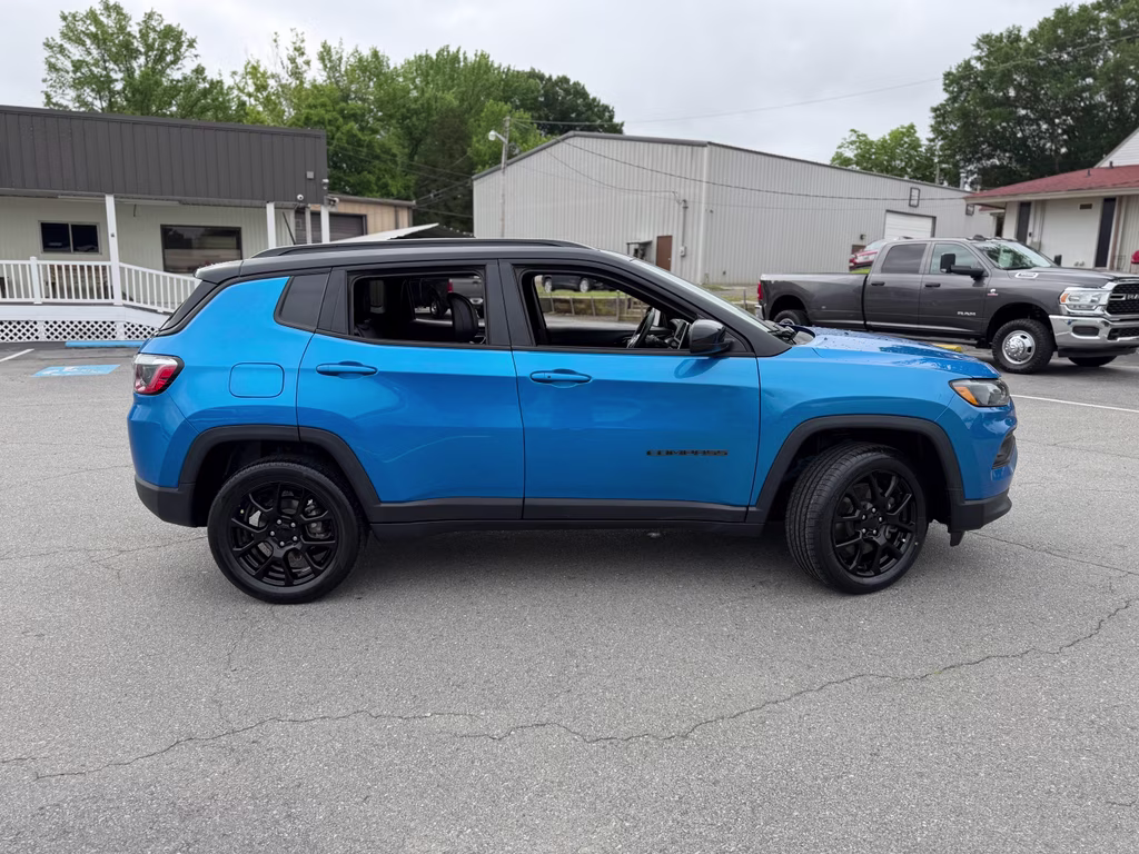 2024 Hydro Blue Pearlcoat Jeep Compass Latitude 4X4 SUV
