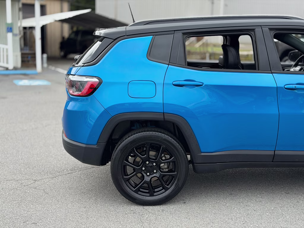 2024 Hydro Blue Pearlcoat Jeep Compass Latitude 4X4 SUV