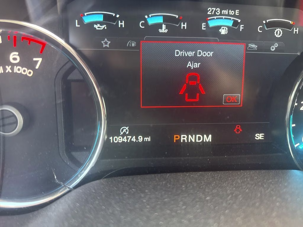 2019 White Platinum Metallic Tri-Coat Ford F-150 Lariat 4X4 Truck