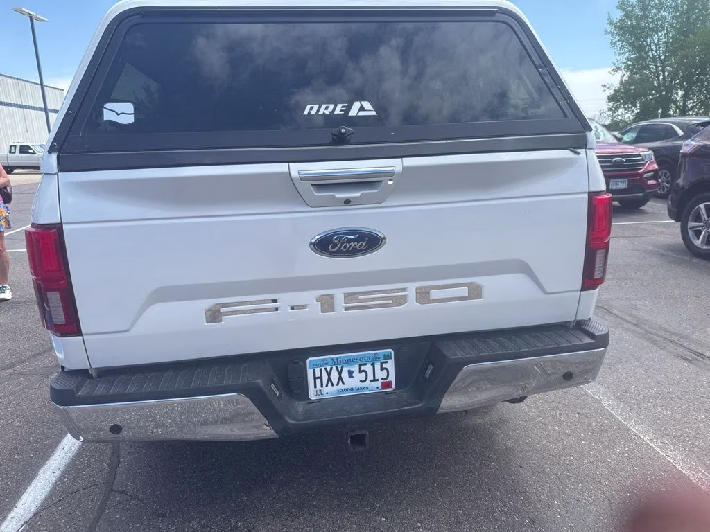 2019 White Platinum Metallic Tri-Coat Ford F-150 Lariat 4X4 Truck