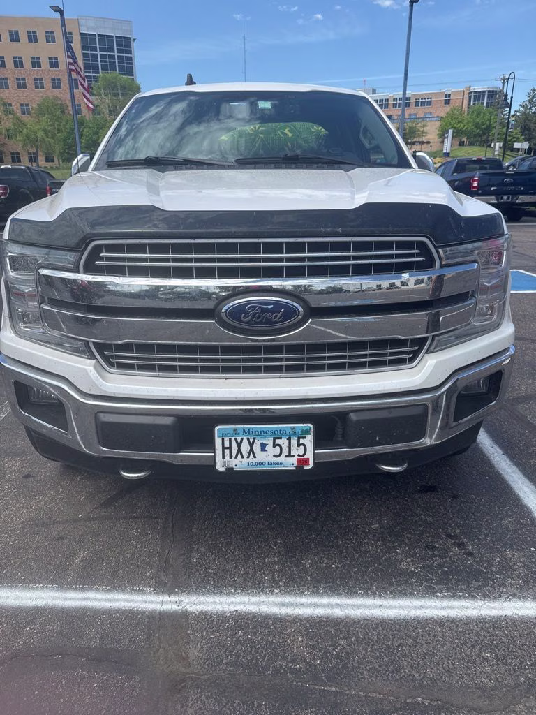 2019 White Platinum Metallic Tri-Coat Ford F-150 Lariat 4X4 Truck