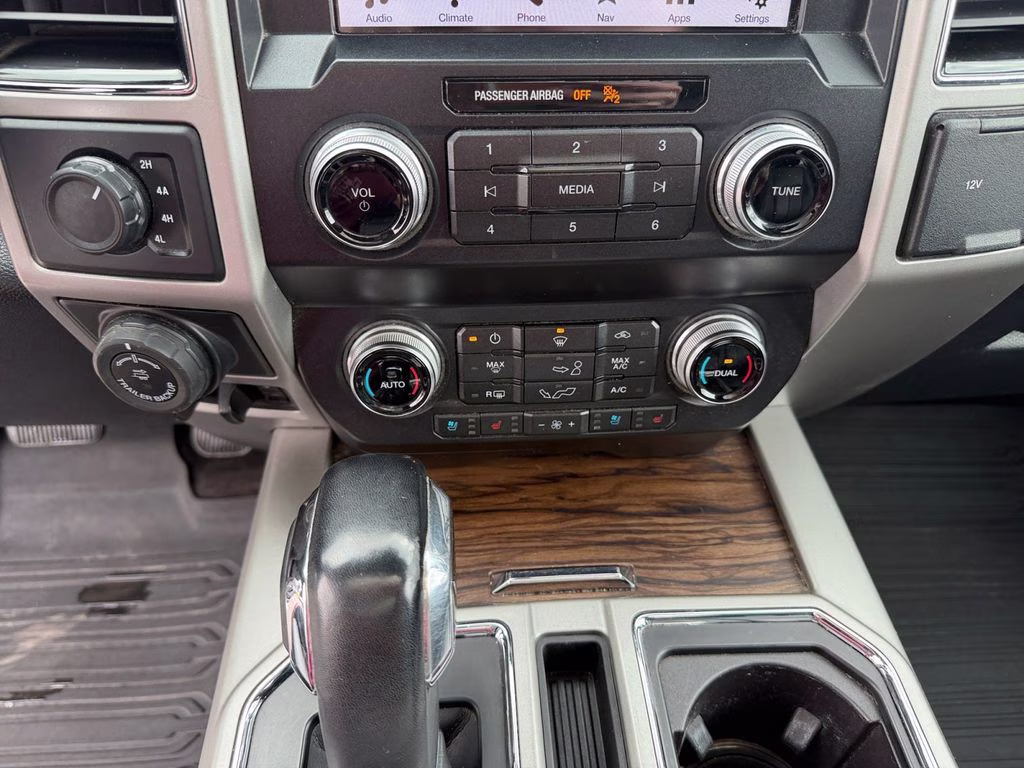 2019 White Platinum Metallic Tri-Coat Ford F-150 Lariat w/Tow & Chrome Appearance & Twin Panel Moon 4X4 Truck