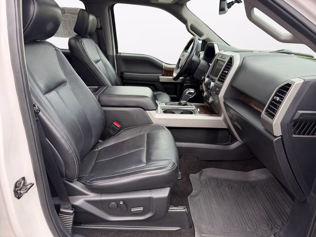 2019 White Platinum Metallic Tri-Coat Ford F-150 Lariat w/Tow & Chrome Appearance & Twin Panel Moon 4X4 Truck