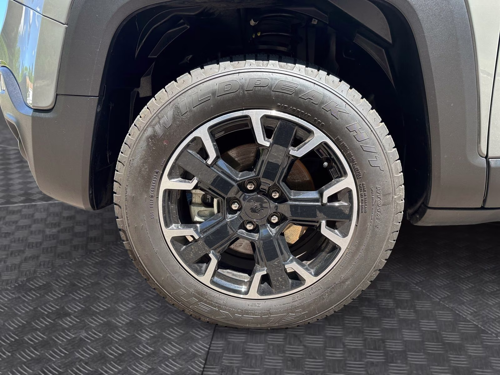 2023 Sting-Gray Clearcoat Jeep Renegade Latitude 4X4 SUV