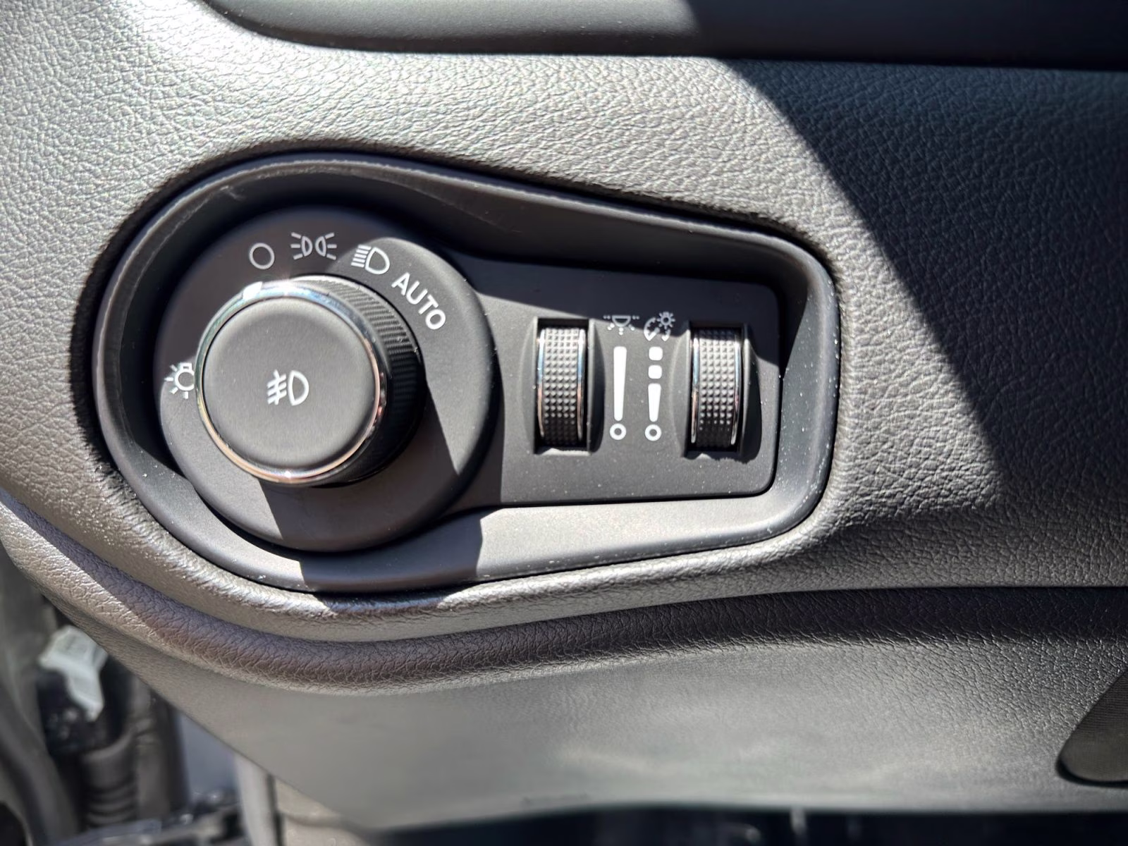 2023 Sting-Gray Clearcoat Jeep Renegade Latitude 4X4 SUV