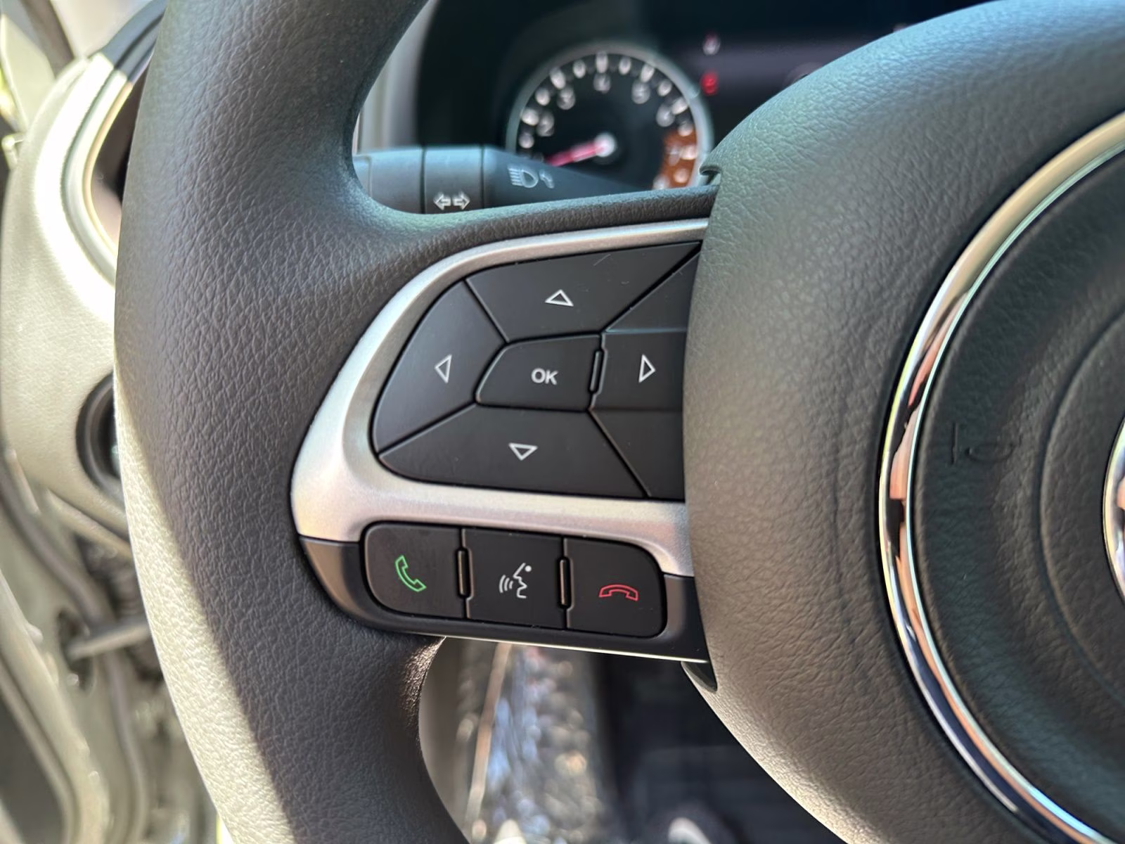 2023 Sting-Gray Clearcoat Jeep Renegade Latitude 4X4 SUV