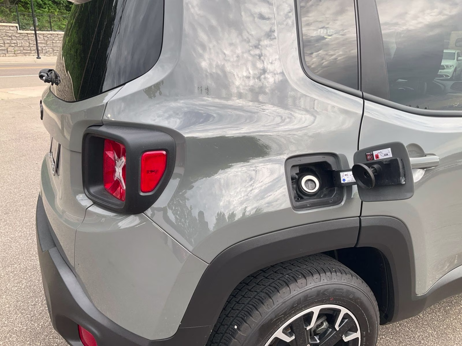 2023 Sting-Gray Clearcoat Jeep Renegade Latitude 4X4 SUV