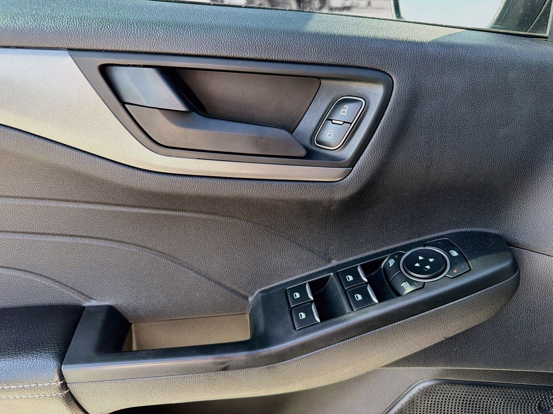 2023 Iconic Silver Metallic Ford Escape Active FWD SUV