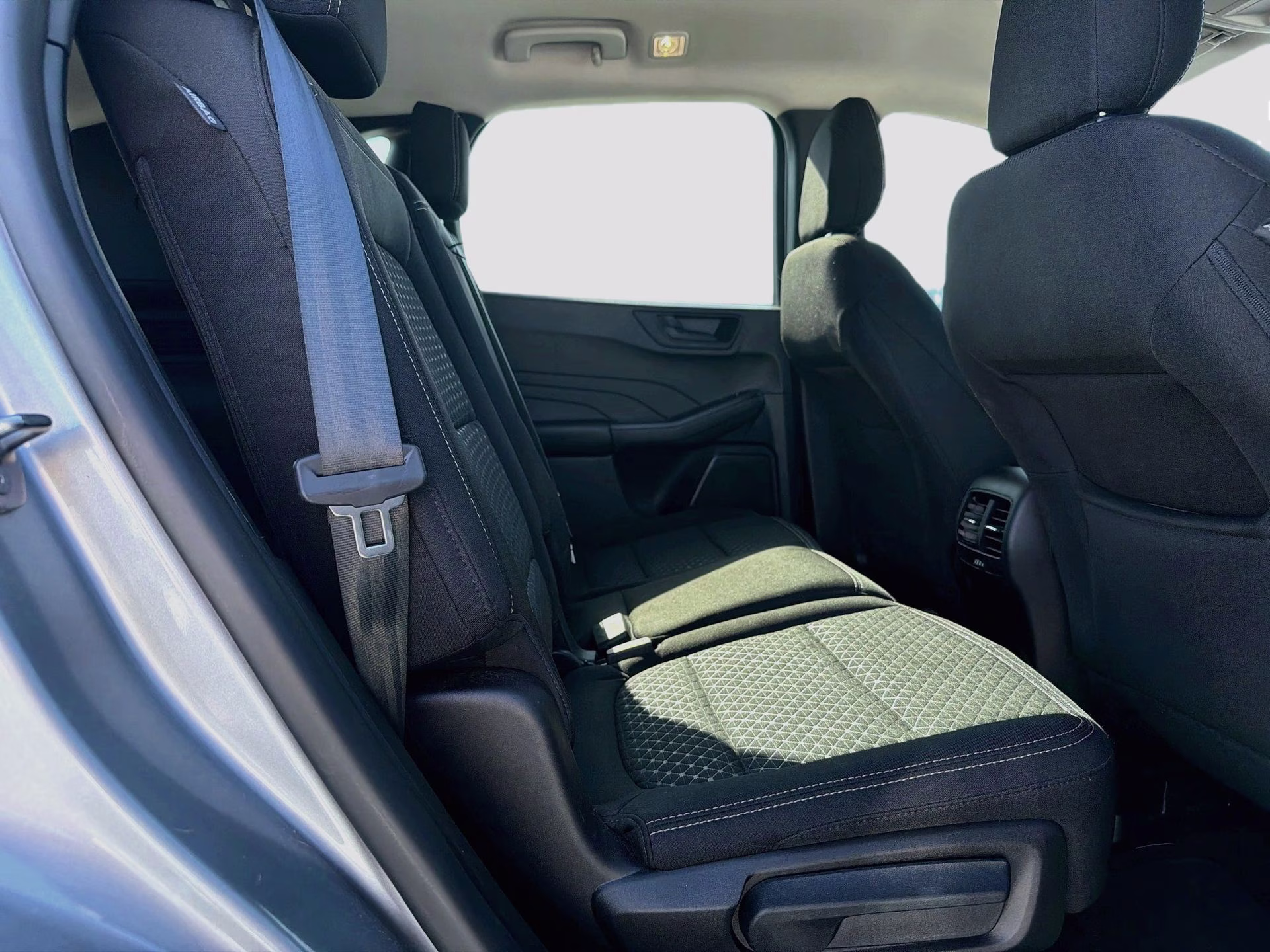 2023 Iconic Silver Metallic Ford Escape Active FWD SUV