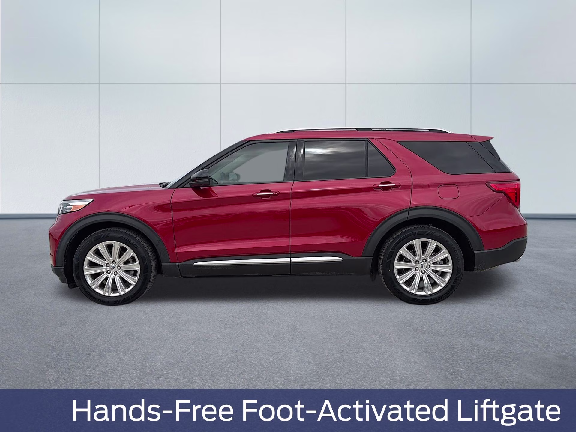 2022 Rapid Red Metallic Tinted Clearcoat Ford Explorer Limited RWD SUV