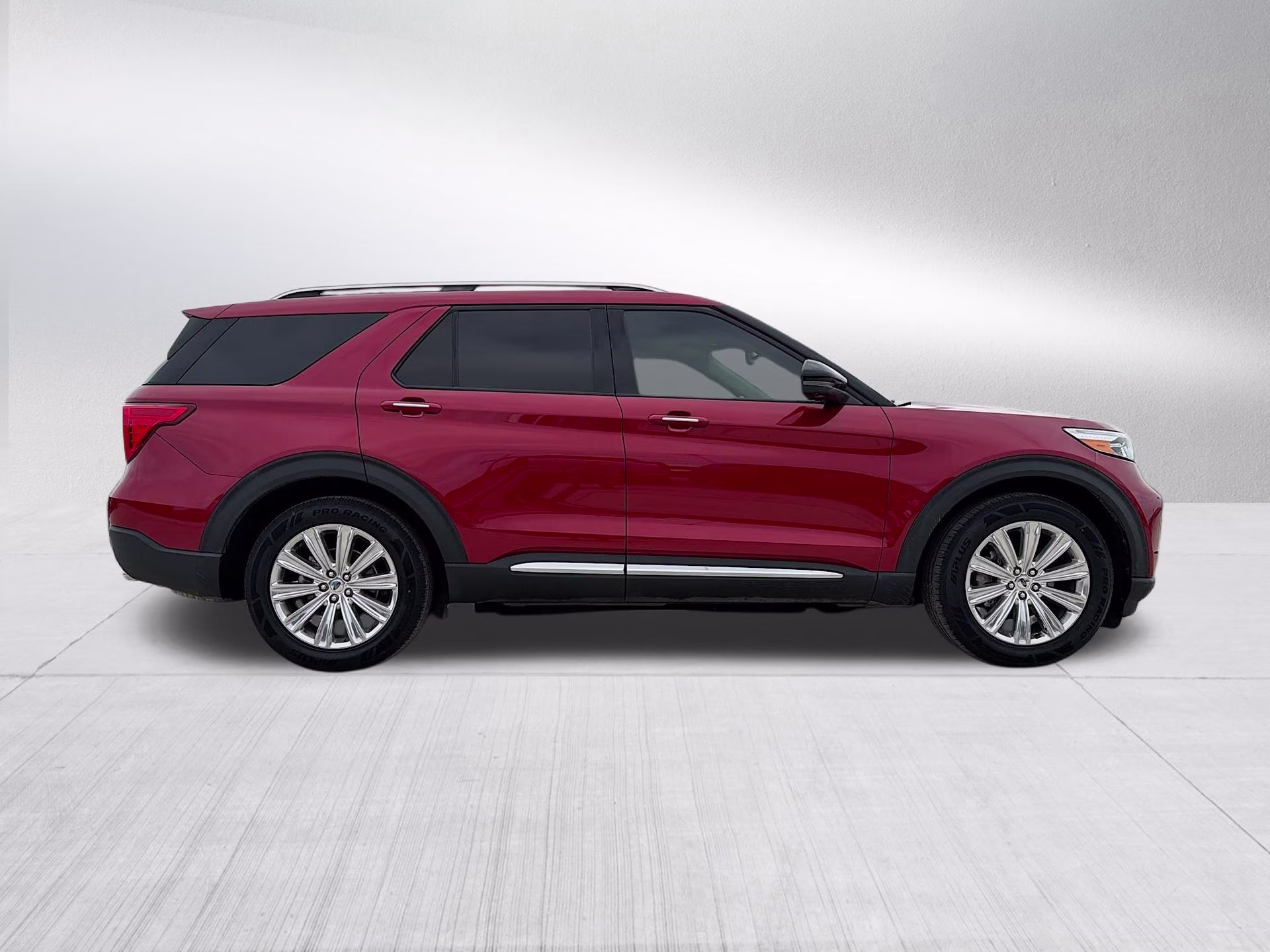 2022 Rapid Red Metallic Tinted Clearcoat Ford Explorer Limited RWD SUV