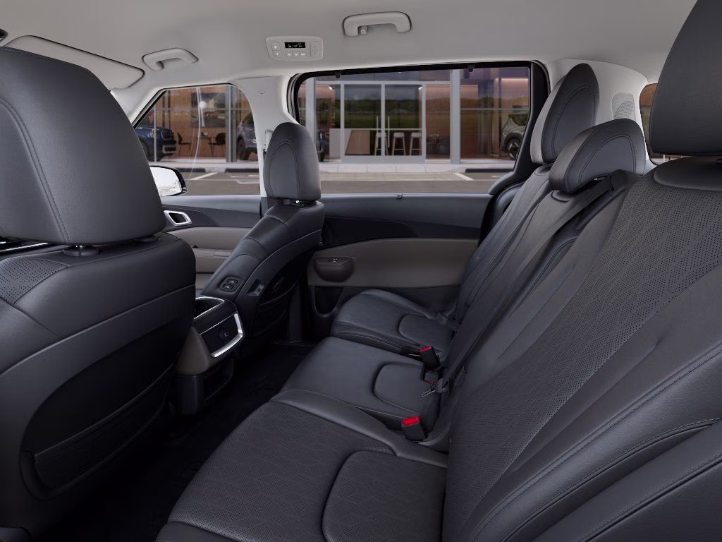 2026 Panthera Metal Kia Carnival EX FWD Van