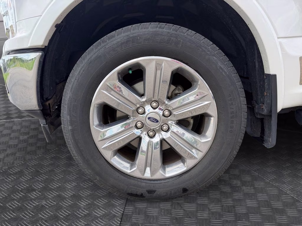 2019 White Platinum Metallic Tri-Coat Ford F-150 Lariat w/Tow & Chrome Appearance & Twin Panel Moon 4X4 Truck