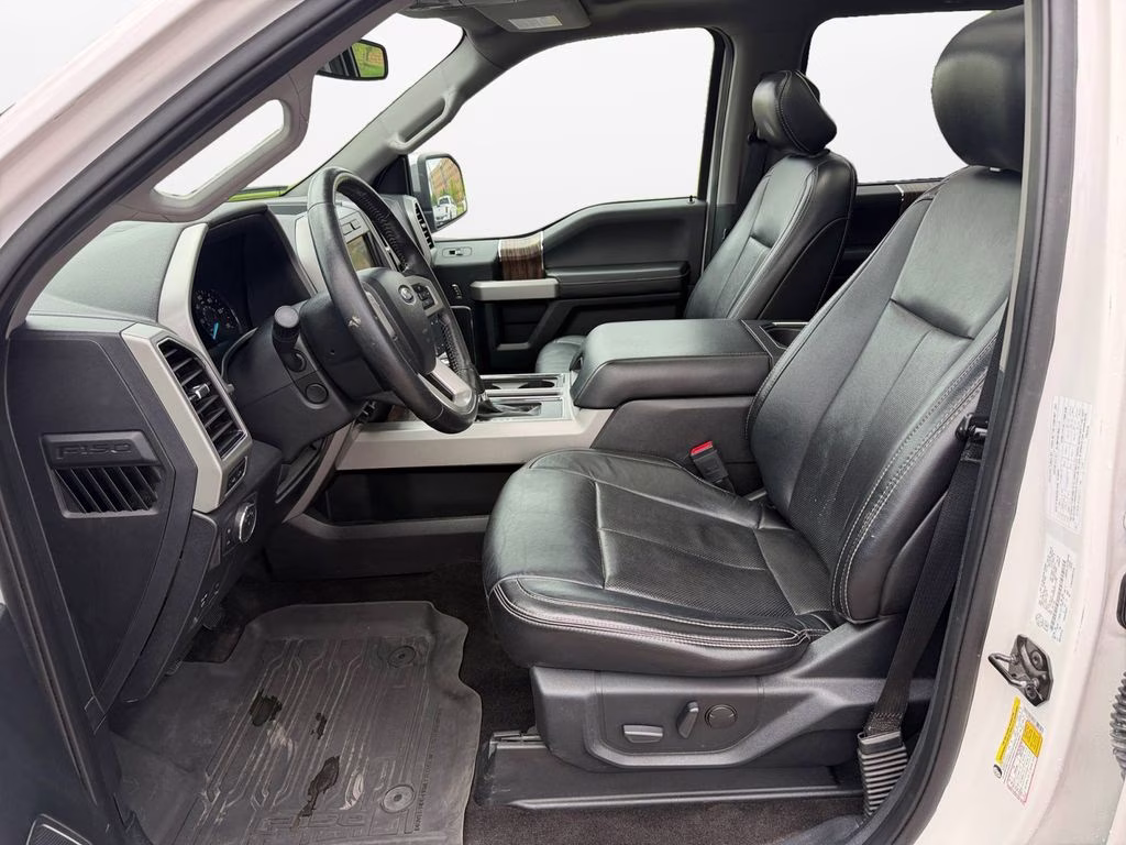 2019 White Platinum Metallic Tri-Coat Ford F-150 Lariat w/Tow & Chrome Appearance & Twin Panel Moon 4X4 Truck