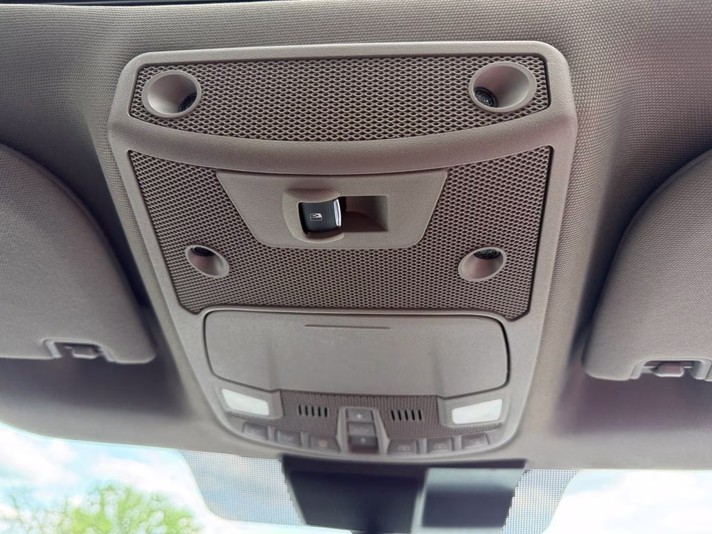 2019 White Platinum Metallic Tri-Coat Ford F-150 Lariat w/Tow & Chrome Appearance & Twin Panel Moon 4X4 Truck