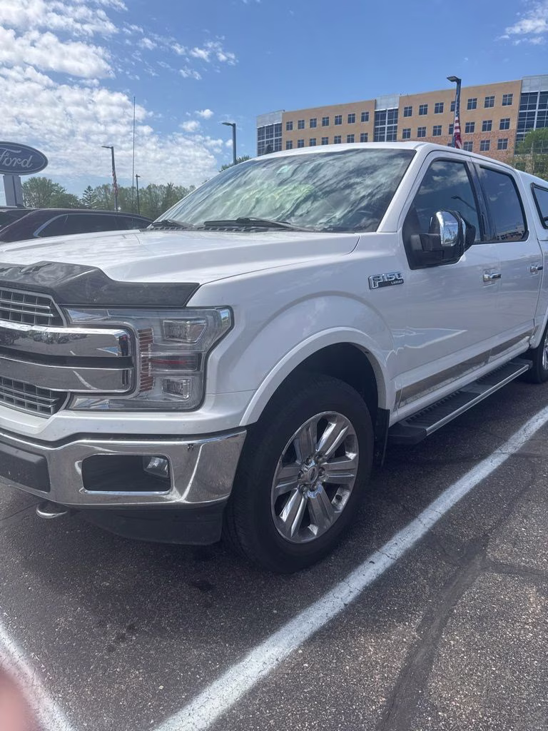 2019 White Platinum Metallic Tri-Coat Ford F-150 Lariat 4X4 Truck