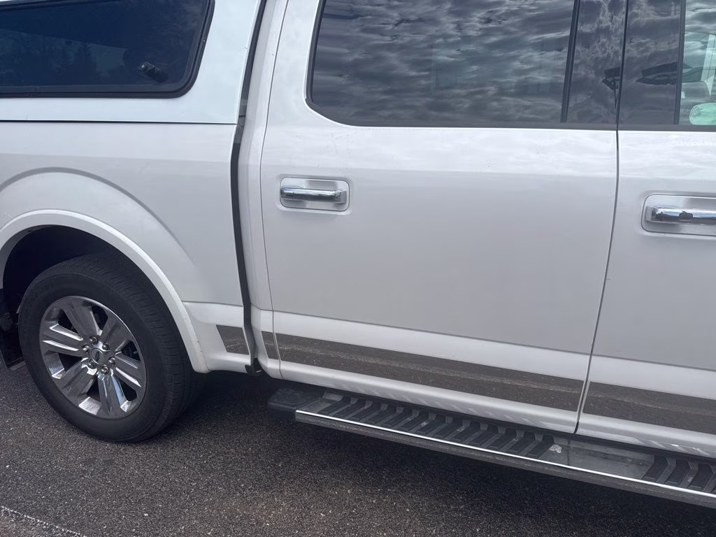 2019 White Platinum Metallic Tri-Coat Ford F-150 Lariat 4X4 Truck