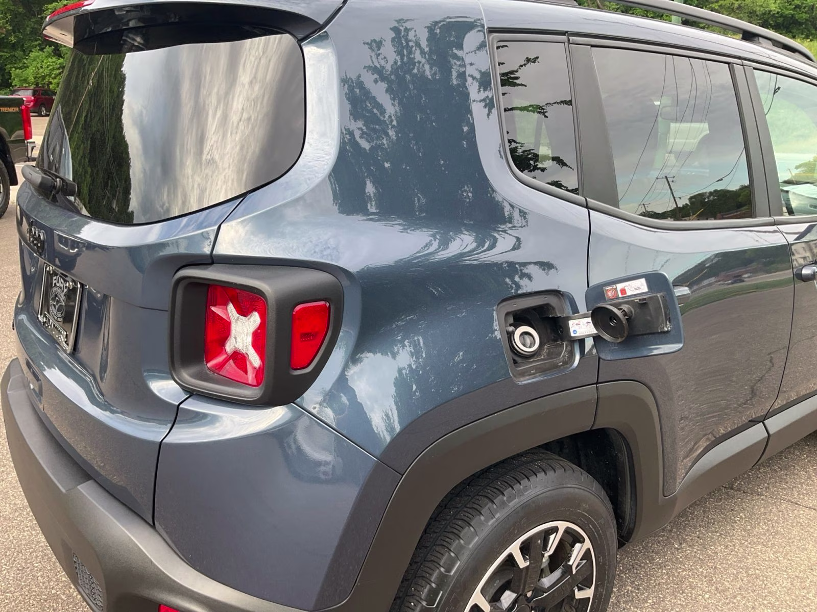 2023 Slate Blue Pearlcoat Jeep Renegade Latitude 4X4 SUV