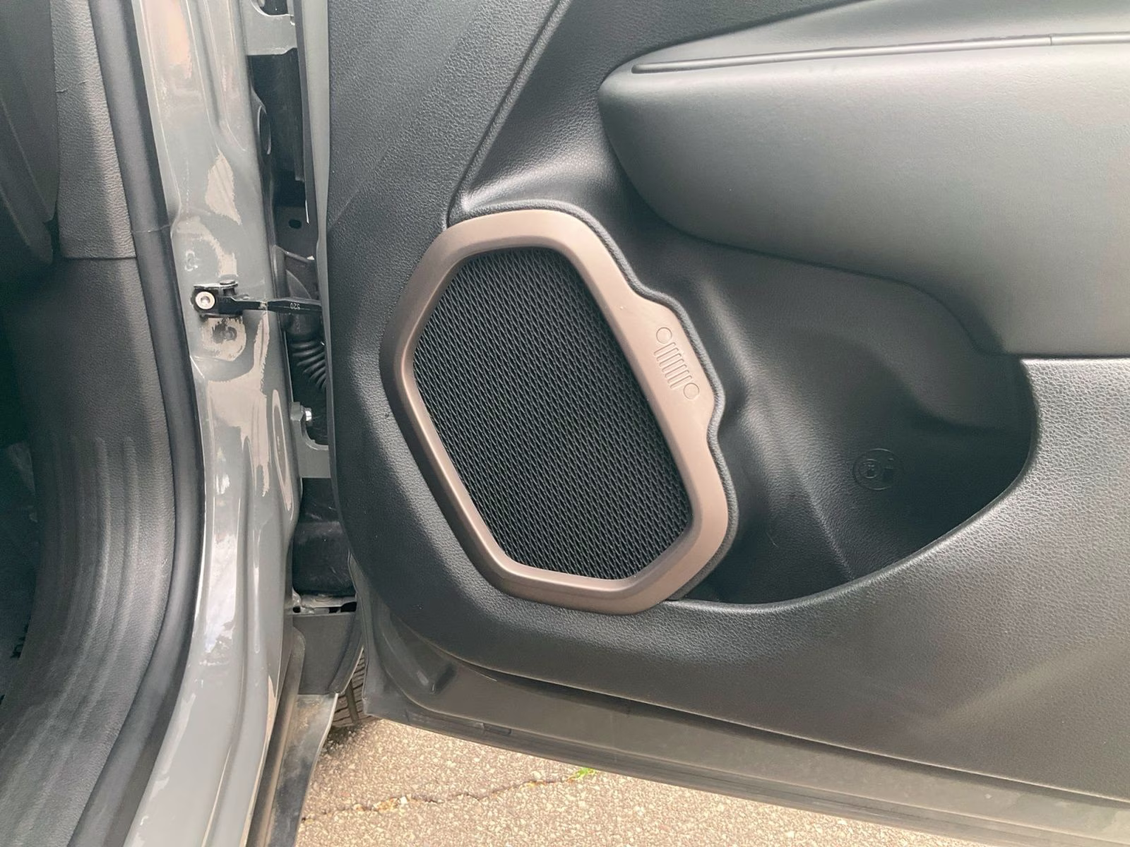 2023 Sting-Gray Clearcoat Jeep Renegade Latitude 4X4 SUV