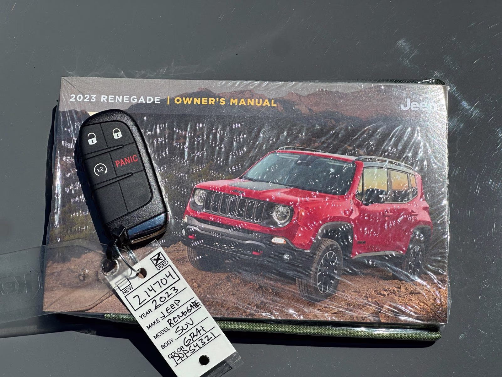 2023 Sting-Gray Clearcoat Jeep Renegade Latitude 4X4 SUV
