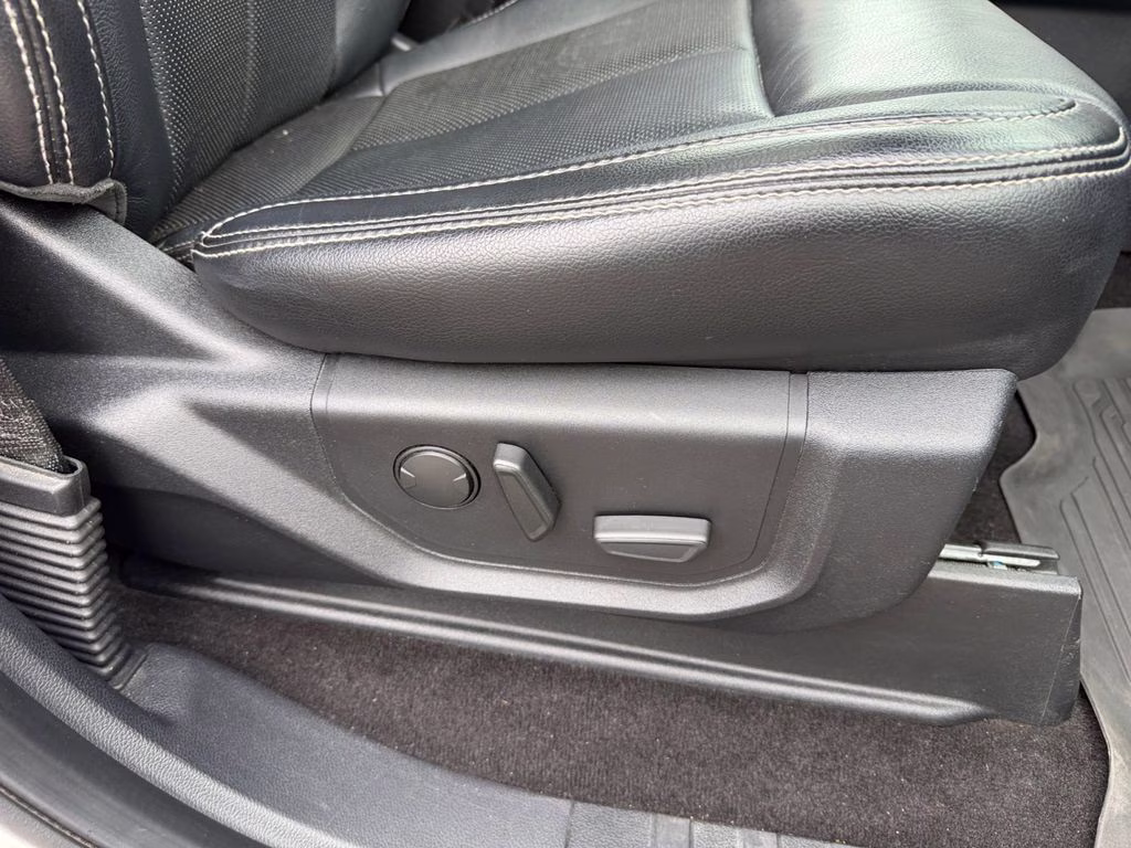 2019 White Platinum Metallic Tri-Coat Ford F-150 Lariat w/Tow & Chrome Appearance & Twin Panel Moon 4X4 Truck