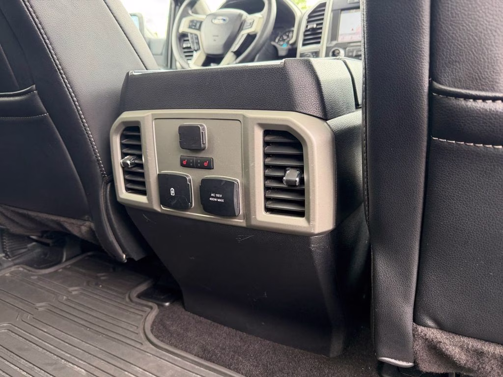 2019 White Platinum Metallic Tri-Coat Ford F-150 Lariat w/Tow & Chrome Appearance & Twin Panel Moon 4X4 Truck