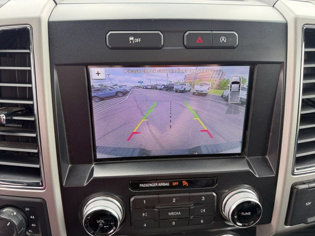 2019 White Platinum Metallic Tri-Coat Ford F-150 Lariat w/Tow & Chrome Appearance & Twin Panel Moon 4X4 Truck
