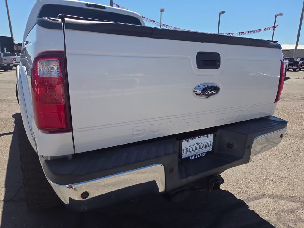 2015 White Ford Super Duty F-350 SRW Lariat 4X4 Truck