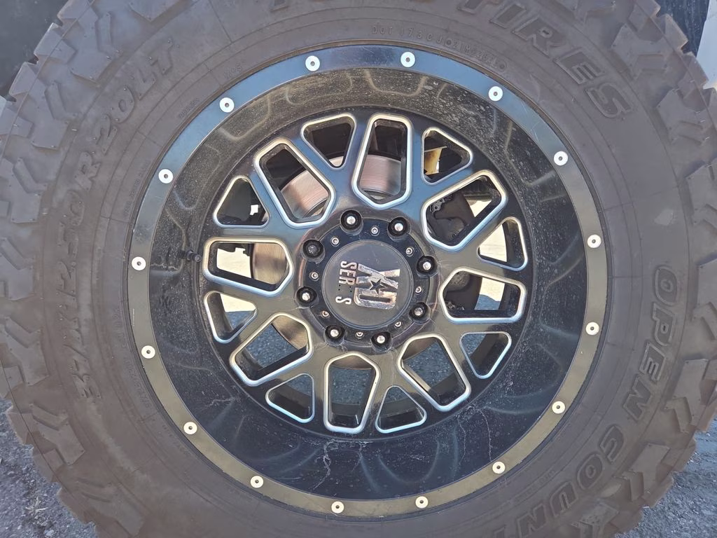 2015 White Ford Super Duty F-350 SRW Lariat 4X4 Truck