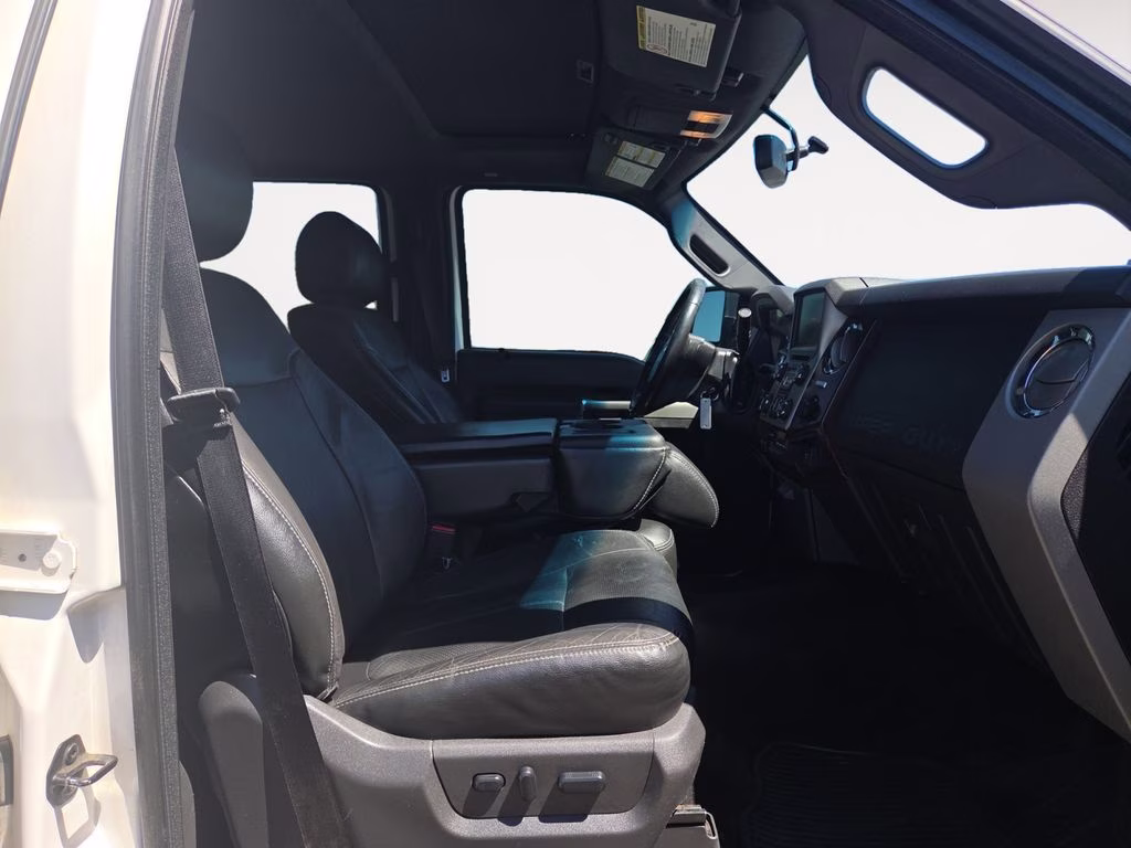 2015 White Ford Super Duty F-350 SRW Lariat 4X4 Truck