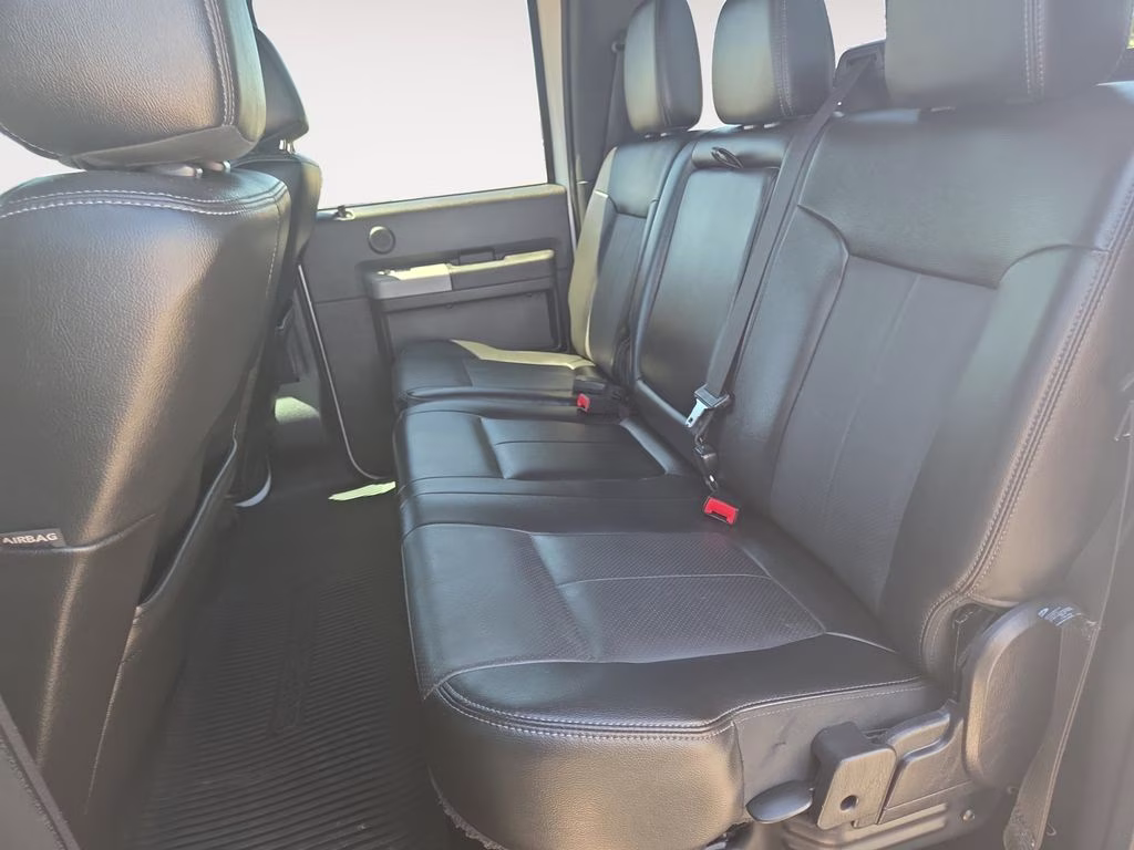 2015 White Ford Super Duty F-350 SRW Lariat 4X4 Truck