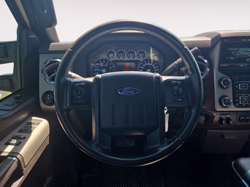 2015 White Ford Super Duty F-350 SRW Lariat 4X4 Truck