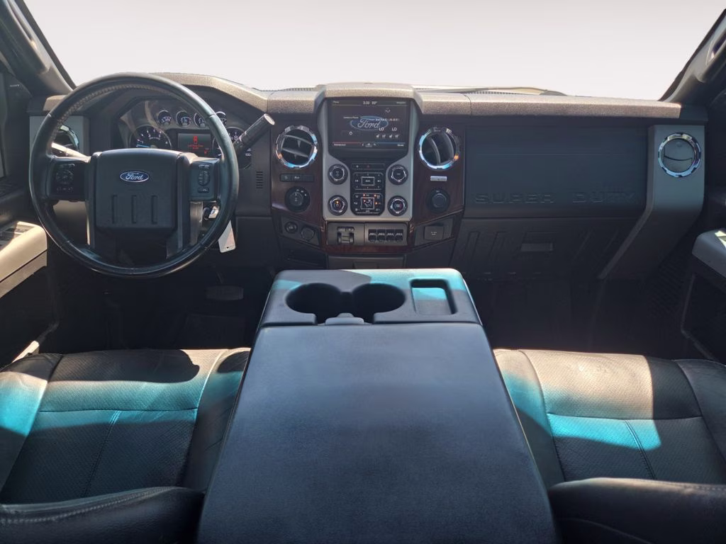 2015 White Ford Super Duty F-350 SRW Lariat 4X4 Truck