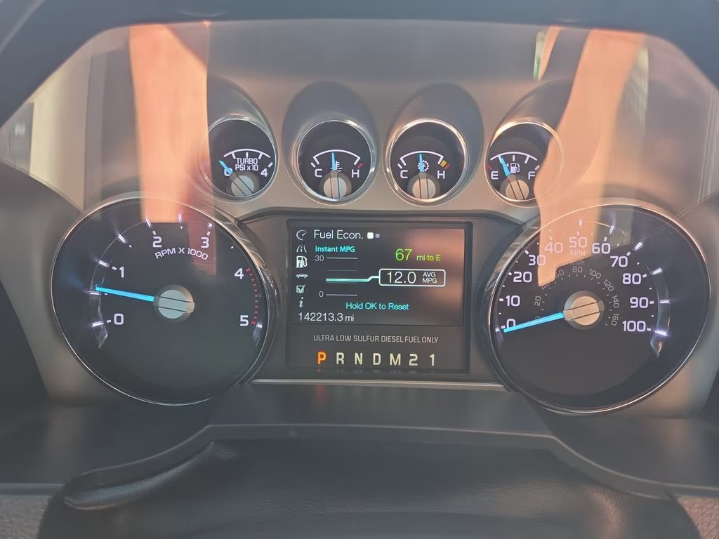 2015 White Ford Super Duty F-350 SRW Lariat 4X4 Truck