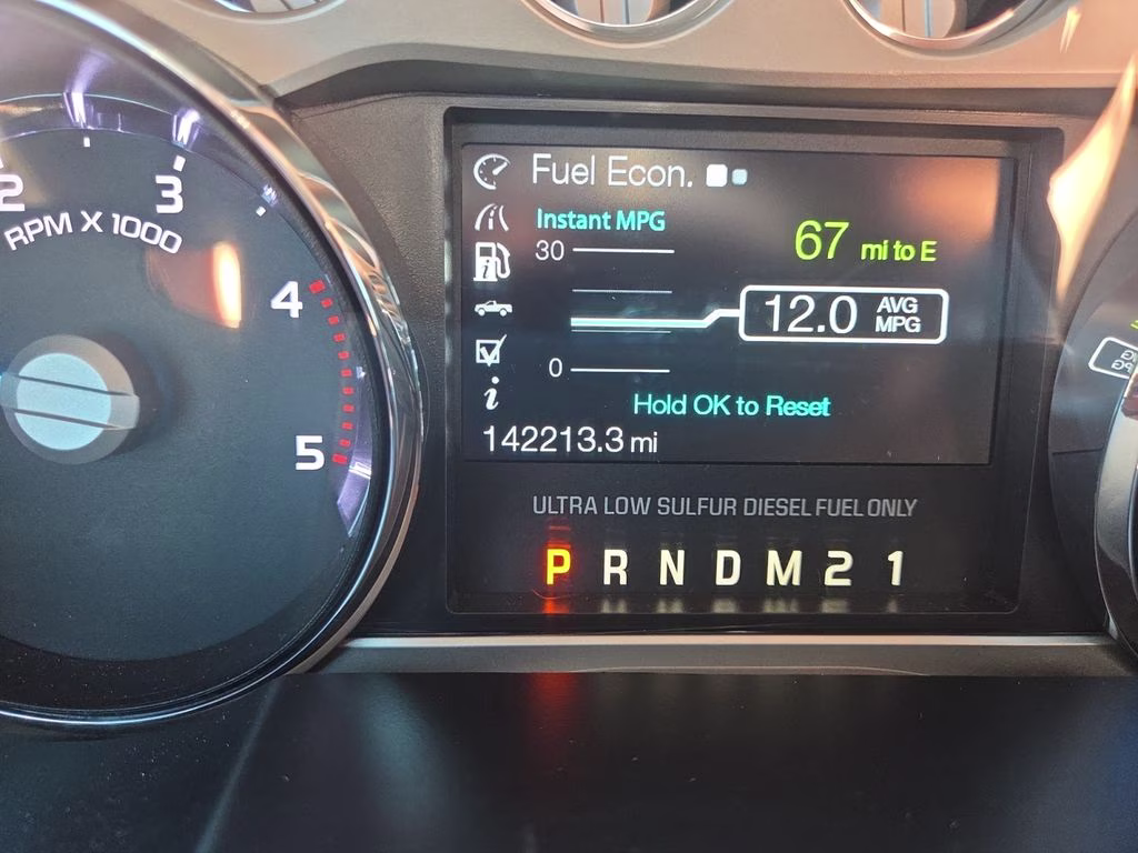 2015 White Ford Super Duty F-350 SRW Lariat 4X4 Truck