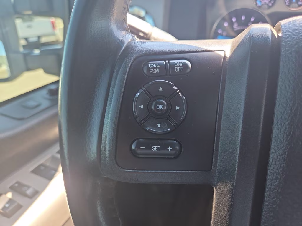 2015 White Ford Super Duty F-350 SRW Lariat 4X4 Truck