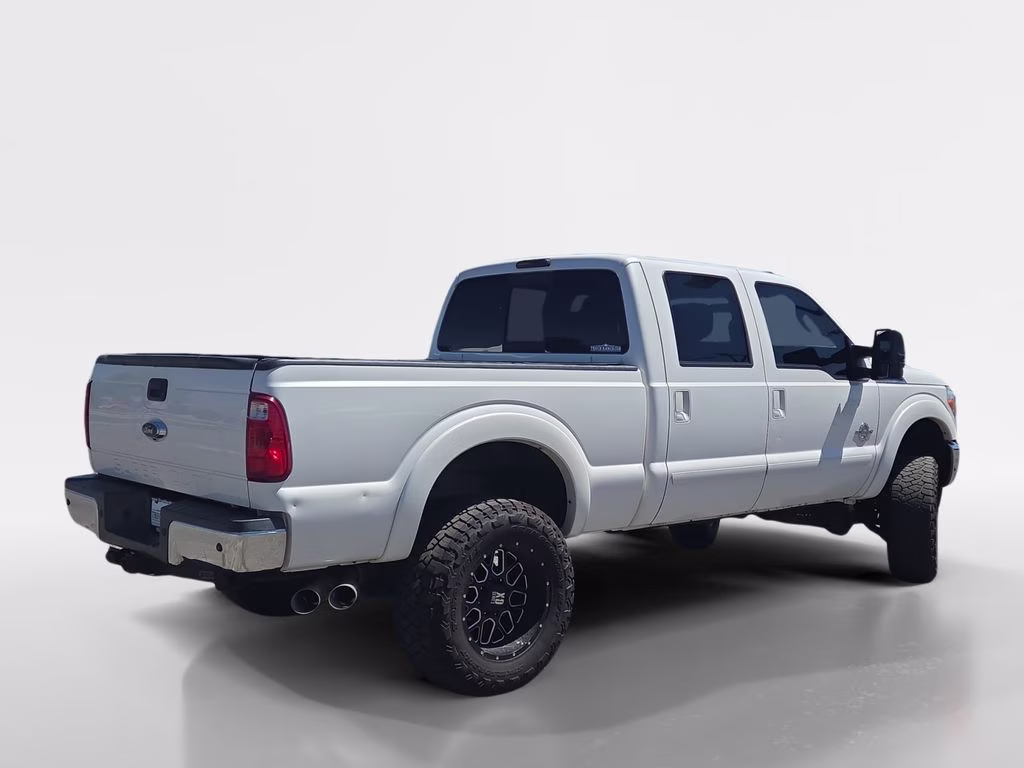 2015 White Ford Super Duty F-350 SRW Lariat 4X4 Truck