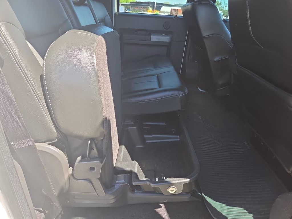 2015 White Ford Super Duty F-350 SRW Lariat 4X4 Truck
