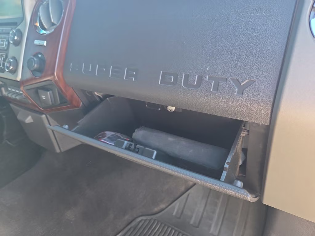 2015 White Ford Super Duty F-350 SRW Lariat 4X4 Truck
