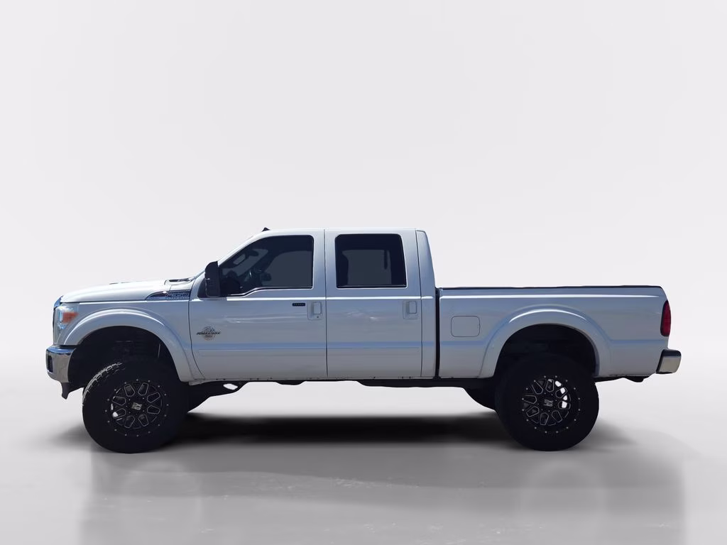 2015 White Ford Super Duty F-350 SRW Lariat 4X4 Truck
