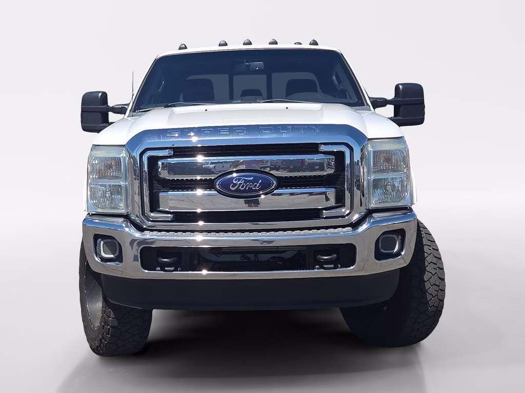 2015 White Ford Super Duty F-350 SRW Lariat 4X4 Truck