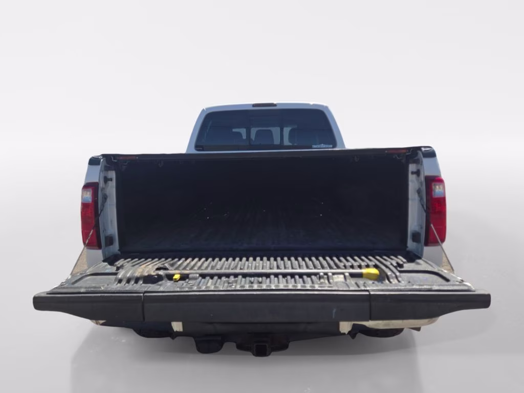 2015 White Ford Super Duty F-350 SRW Lariat 4X4 Truck