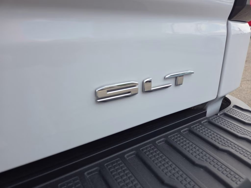 2024 Summit White GMC Sierra 1500 SLT 4X4 Truck