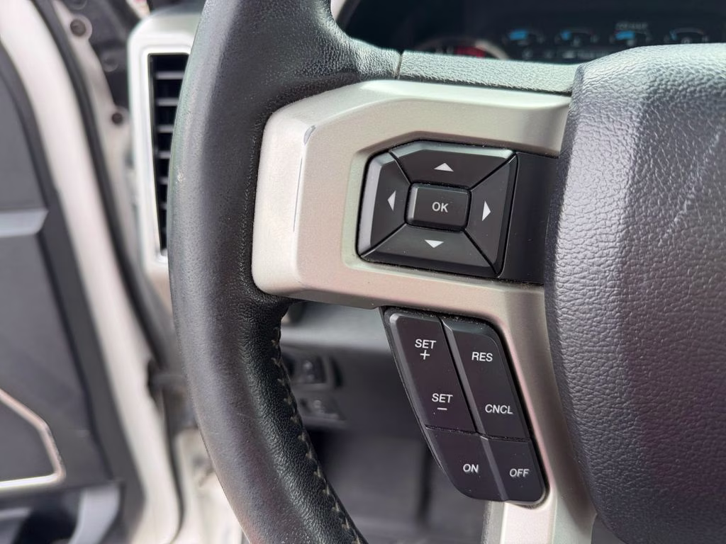 2019 White Platinum Metallic Tri-Coat Ford F-150 Lariat w/Tow & Chrome Appearance & Twin Panel Moon 4X4 Truck