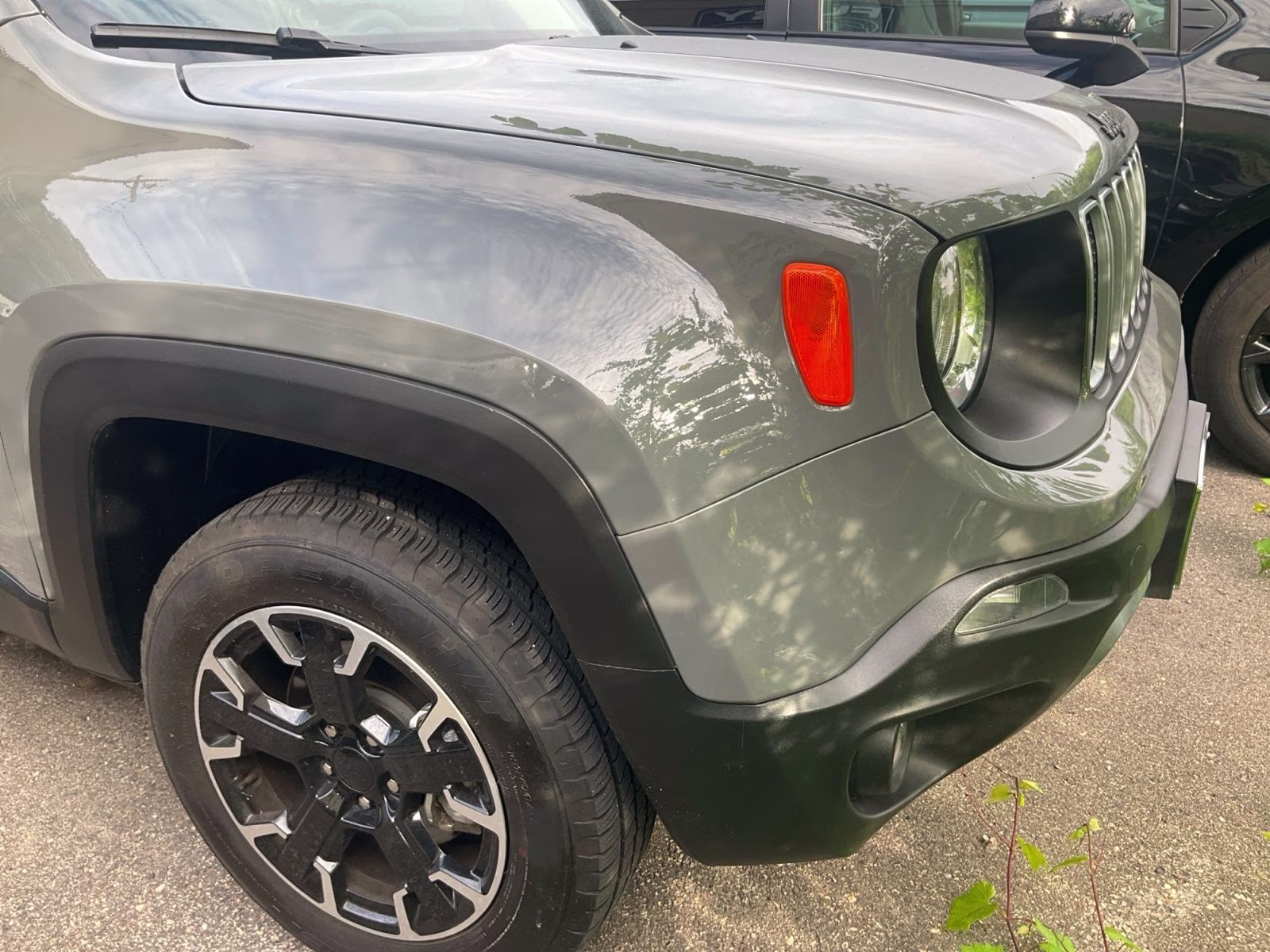 2023 Sting-Gray Clearcoat Jeep Renegade Latitude 4X4 SUV