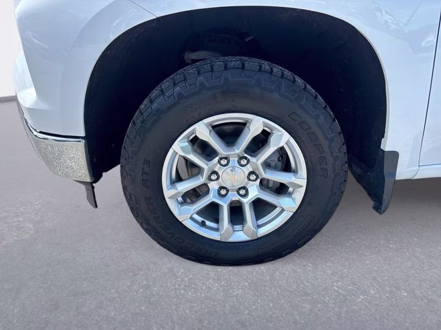 2022 Summit White Chevrolet Silverado 1500 LT 4X4 Truck