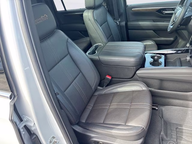 2025 Pearl Chevrolet Suburban High Country 4X4 SUV