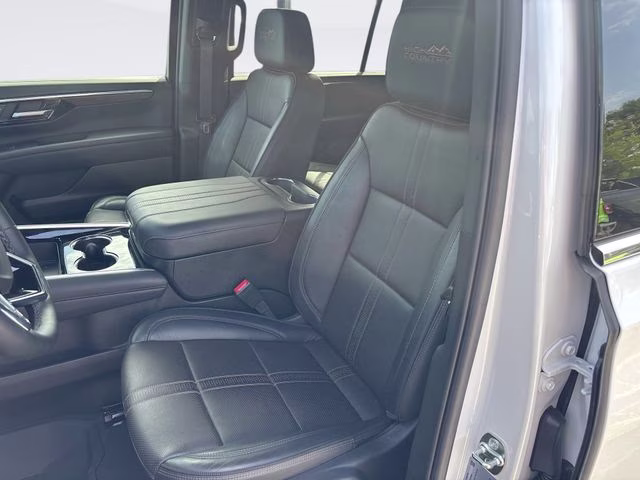 2025 Pearl Chevrolet Suburban High Country 4X4 SUV