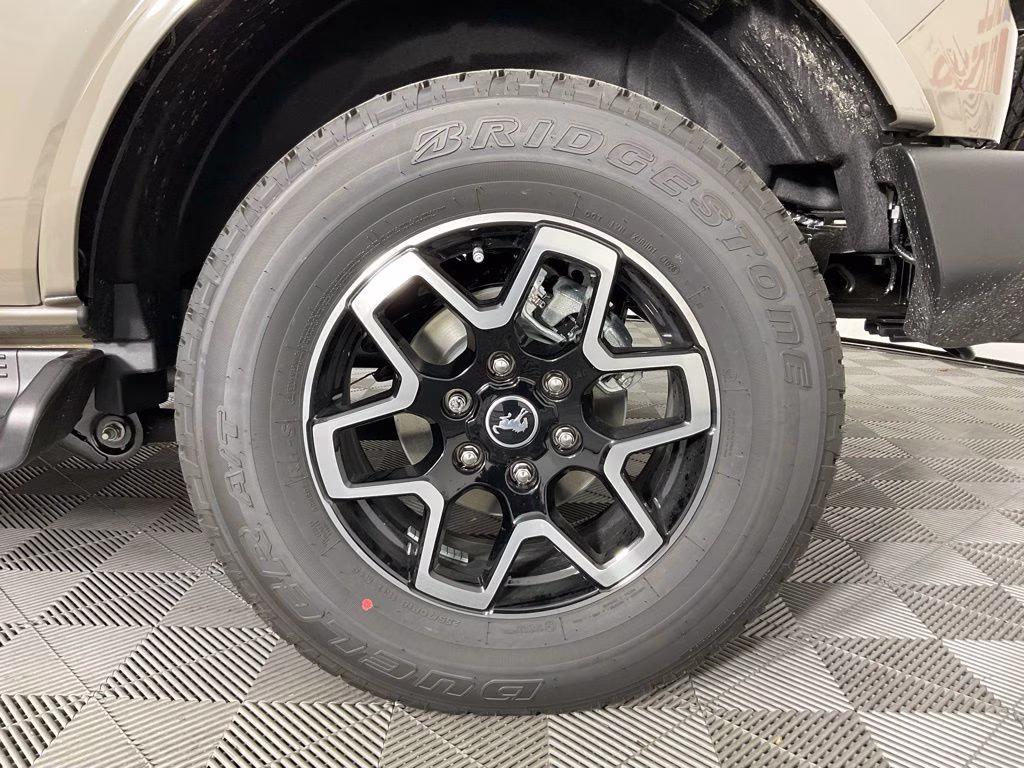 2026 Gray Ford Bronco Outer Banks 4X4 SUV